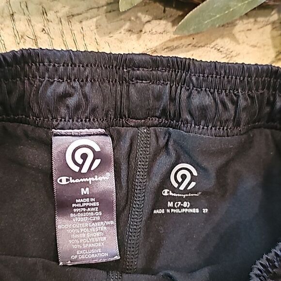 Girls Black champion shorts size M - Picture 4 of 6
